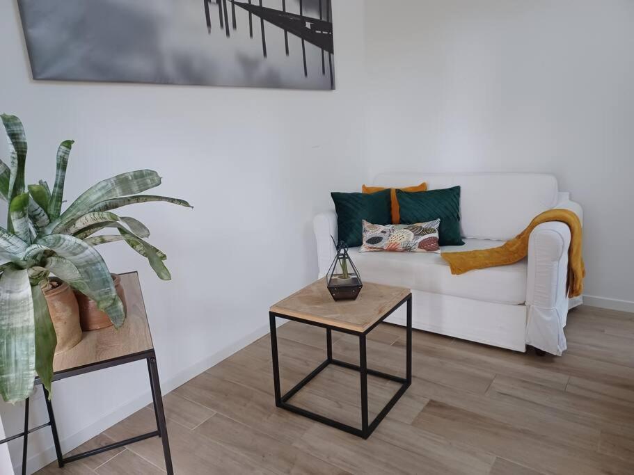 ~ Au Calme A La Campagne ~ Apartment La Meziere Bagian luar foto